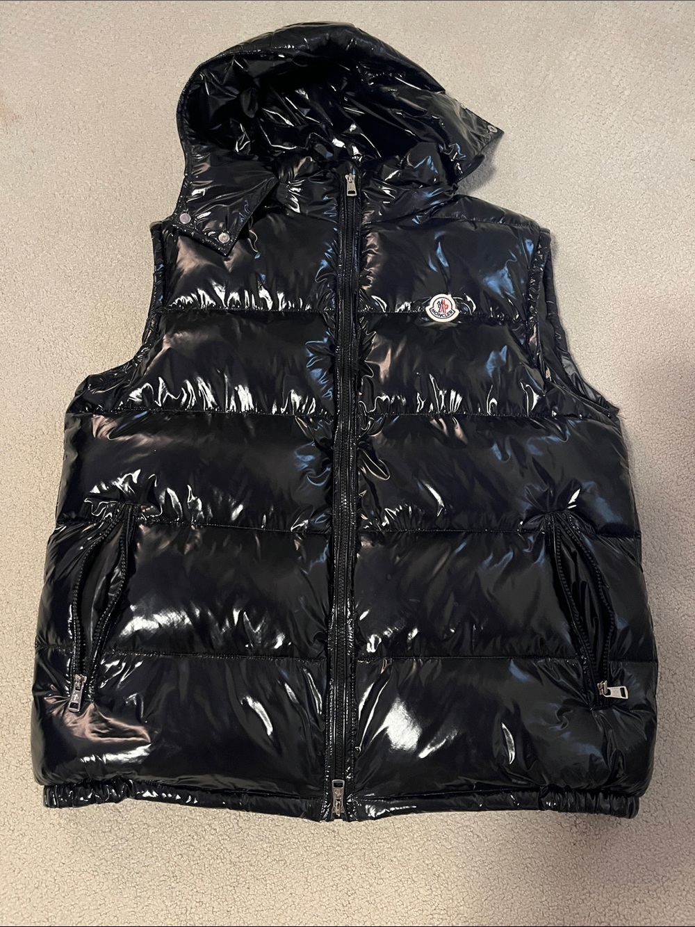 Moncler Men’s shiny vest size Xl